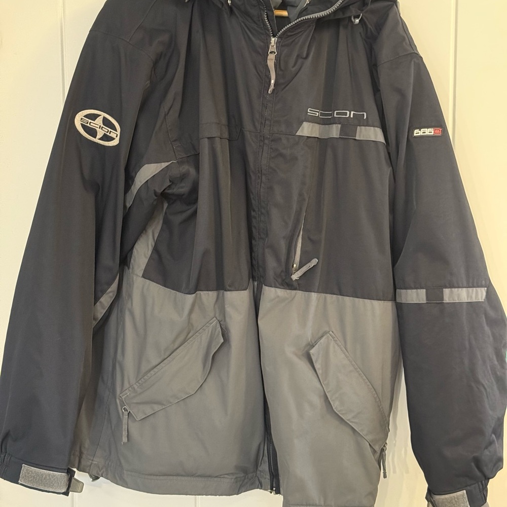 686 Black and Gray Ski Snowboard Jacket with Reflective Accents